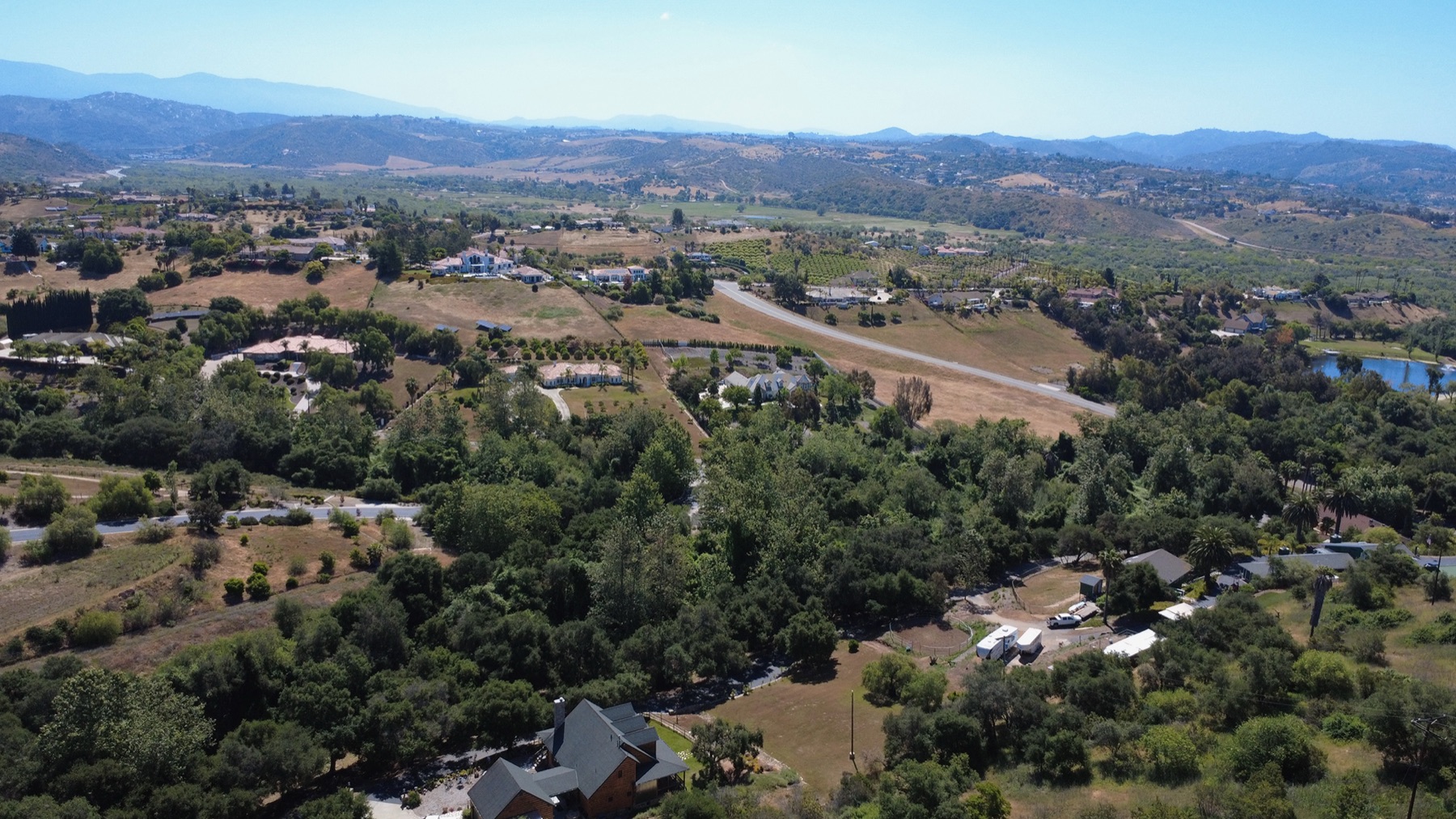 Hills and homesites surrounding the Palomar property in Fallbrook, California